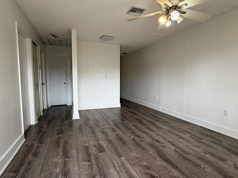 6109 Pierce St — Photo 2