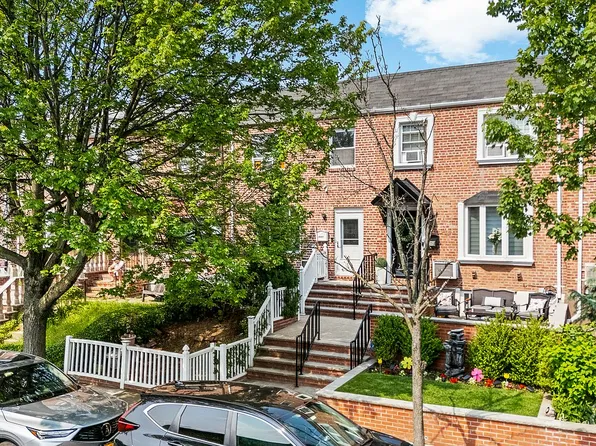 6337 76th St, Middle Village, NY 11379