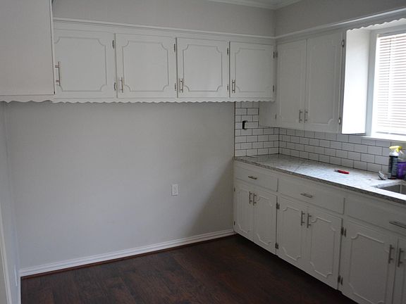 5th image of 428 Hoffman St #A