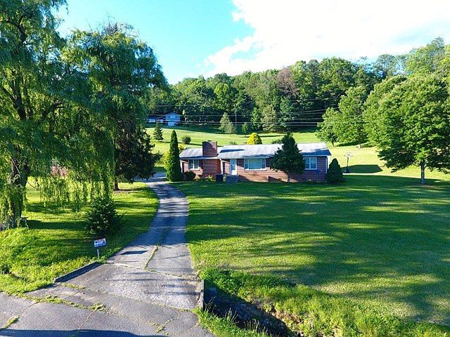 1st image of 93 Acorn Dr