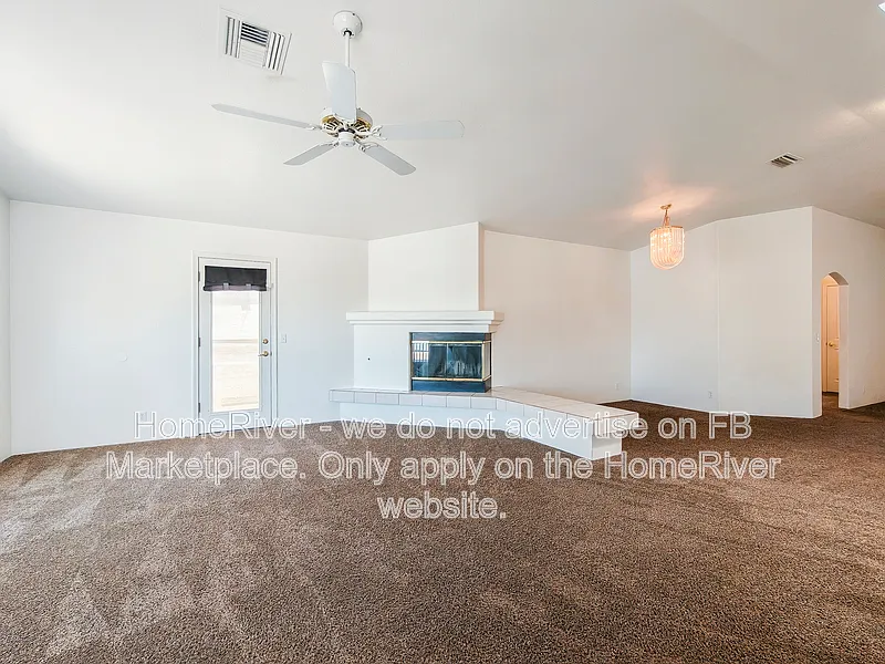 3 bed, 2.0 bath, 1759 sqft, $1,695 — Photo 3