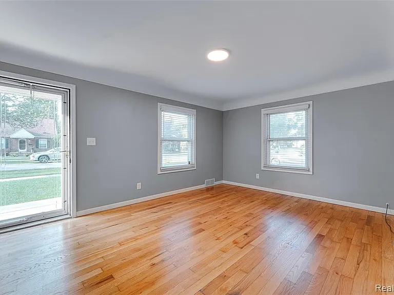 31979 Kathryn St — Photo 18