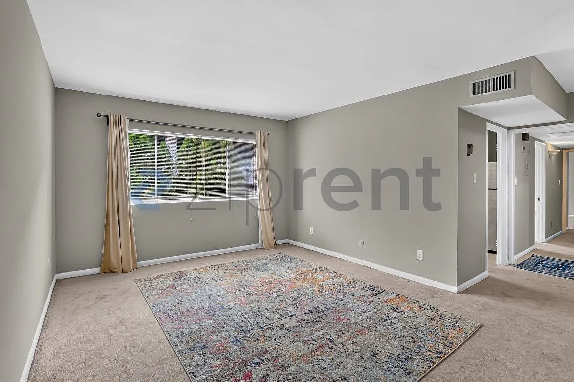 2 bed, 1.5 bath, 980 sqft, $2,000 — Photo 3
