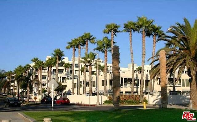 Sea Colony III at the beach in Santa Monica