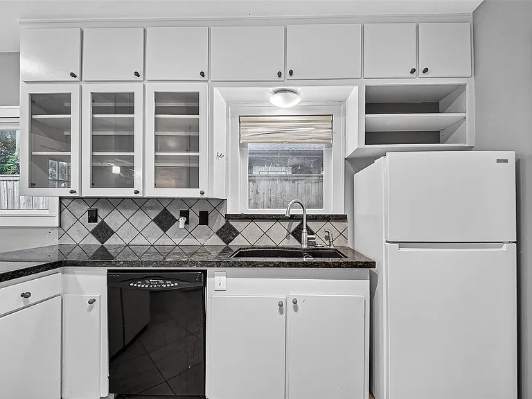 1758 Hawthorne St #1 — Photo 12