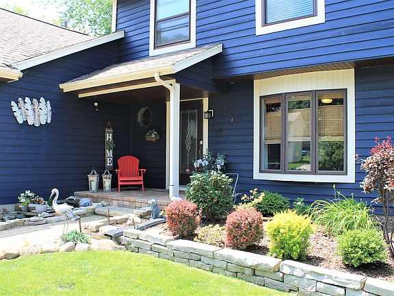 3rd image of 33246 N Lake Shore Dr