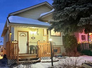 6946 S Laguna Way NE, Calgary, AB T1Y6W2