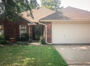 305 Longhorn Dr, Edmond, OK 73003