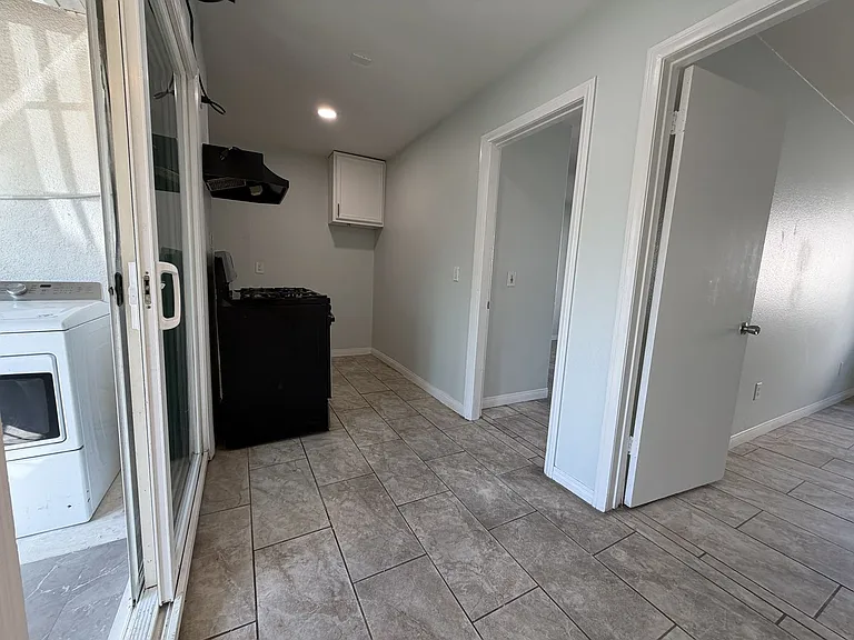 961 Western Ave — Photo 18