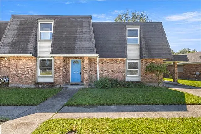 4 bed, 2.5 bath, 2000 sqft, $2,200 — Photo 2