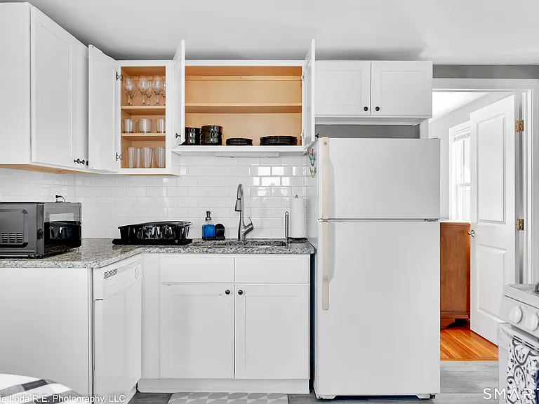 31 Monroe St #4 — Photo 11