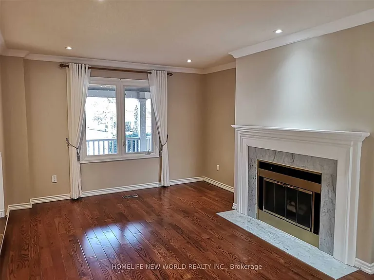 41 Ambleside Cres — Photo 8