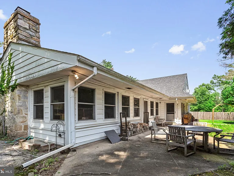1457 Meetinghouse Rd — Photo 30