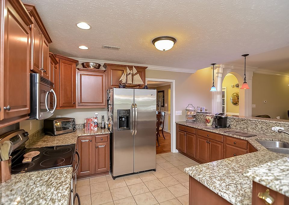 2nd image of 236 Oakridge Dr