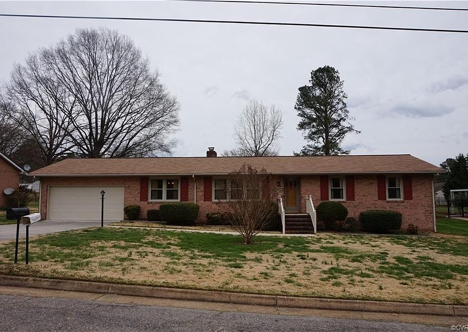 1st image of 105 N Radford Dr