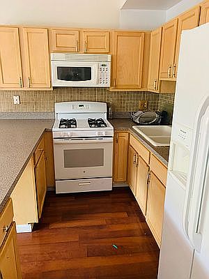 5th image of 23 Noll St #2