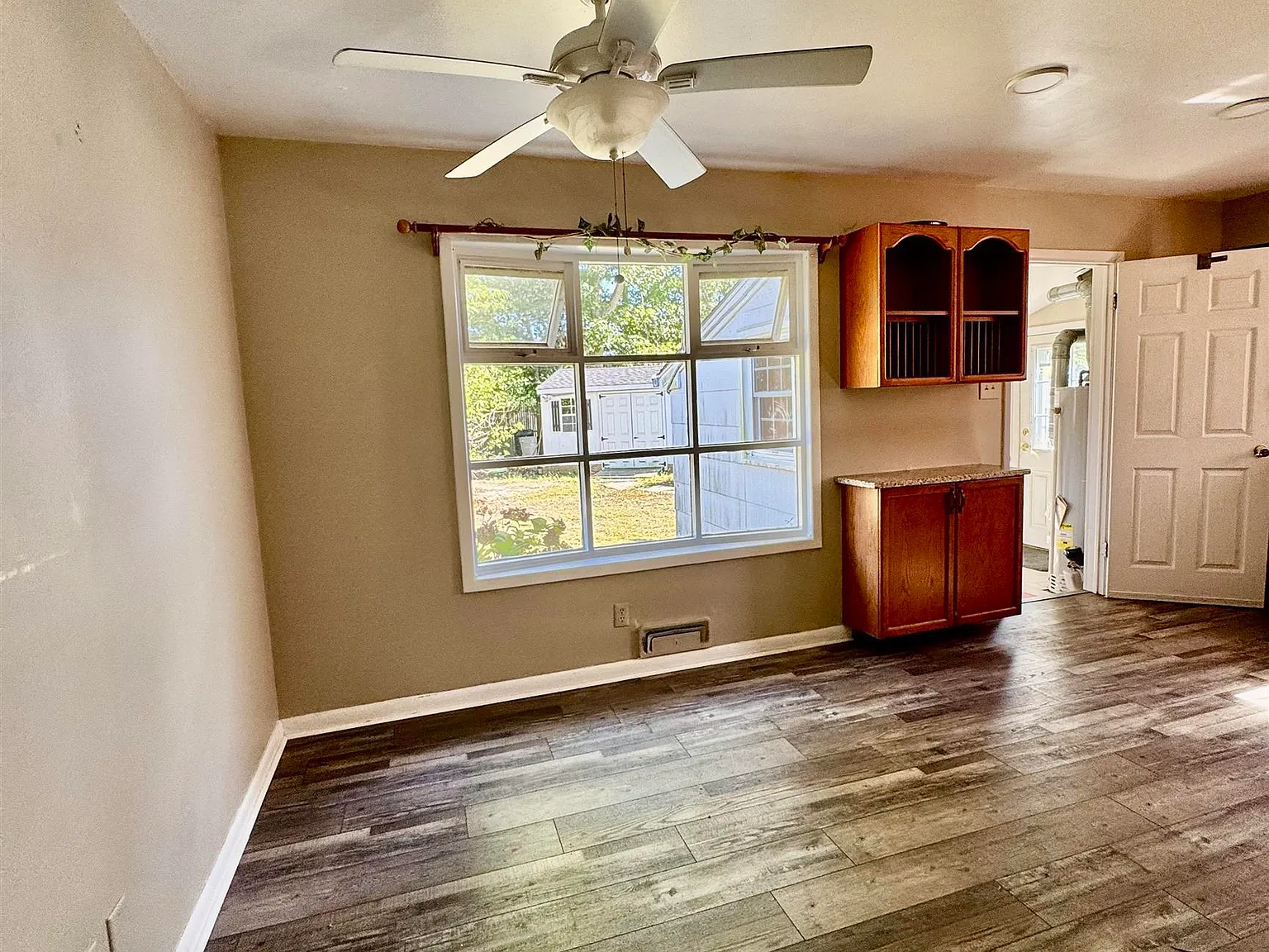 2 bed, 1.0 bath, $2,320 — Photo 4