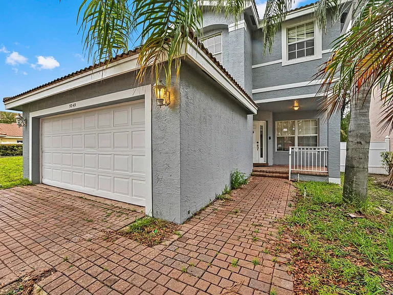 5049 Starblaze Dr — Photo 2
