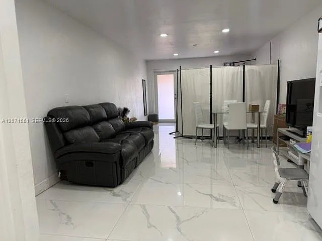 846 W 32nd St #1 — Photo 7