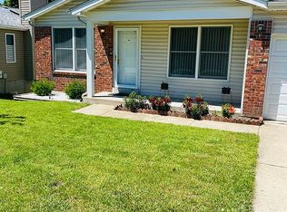 2803 Rose Acres Ln, Maryland Heights, MO 63043