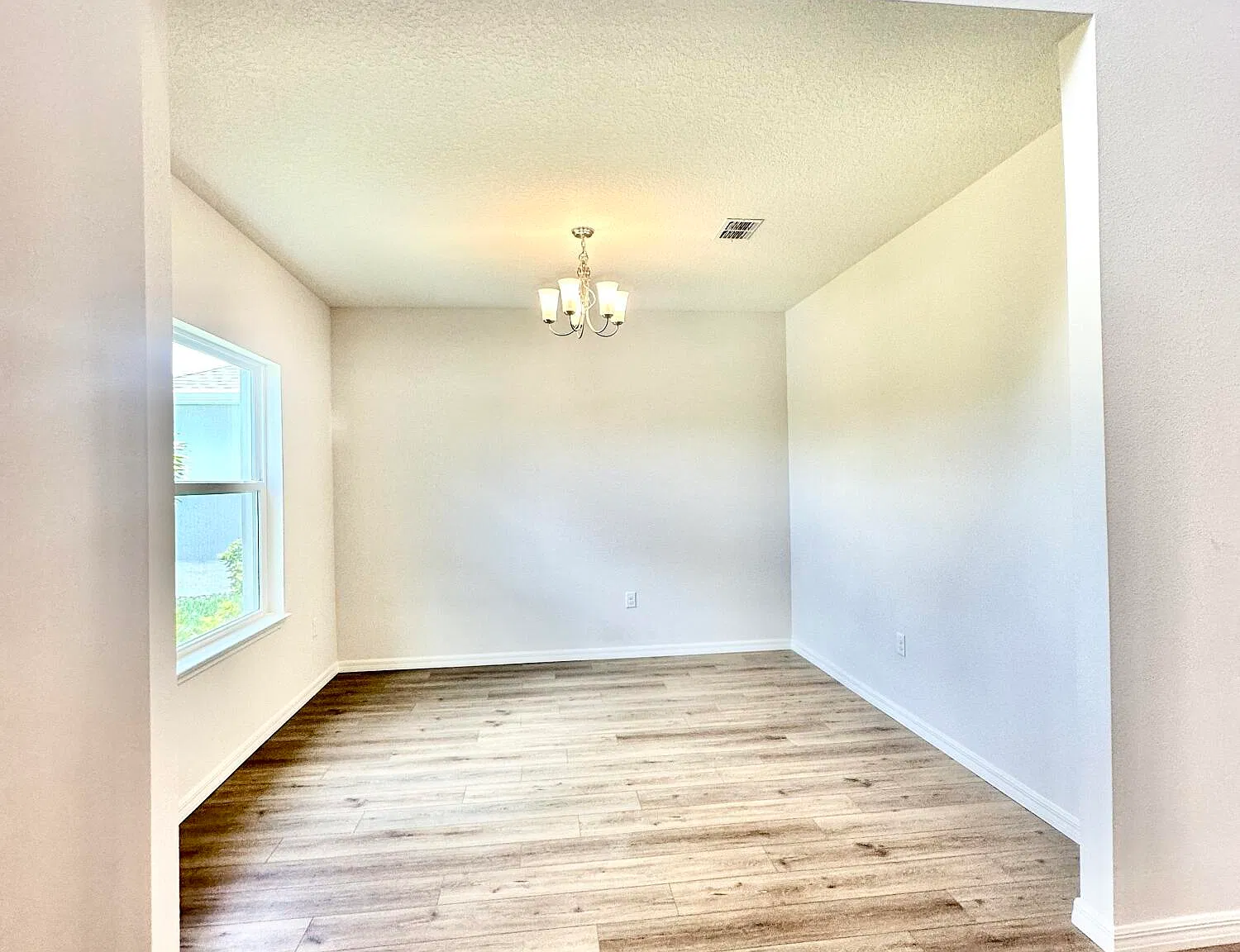 4 bed, 2.5 bath, 2471 sqft, $2,900 — Photo 4