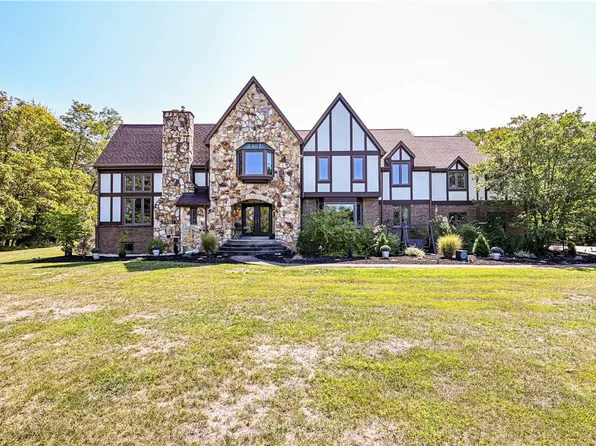 209 Glenn Fox Rd, New Stanton, PA 15672