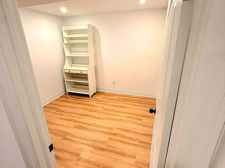110 Woodpark Pl #BASEMENT — Photo 15