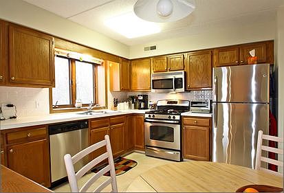 3rd image of 5320 N Lowell Ave APT 303