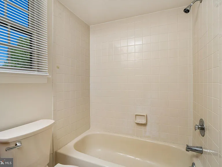 109 Wyndham Pl — Photo 21