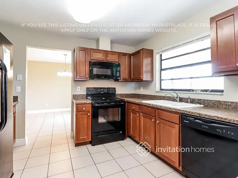 3416 SW Santa Barbara Pl — Photo 7