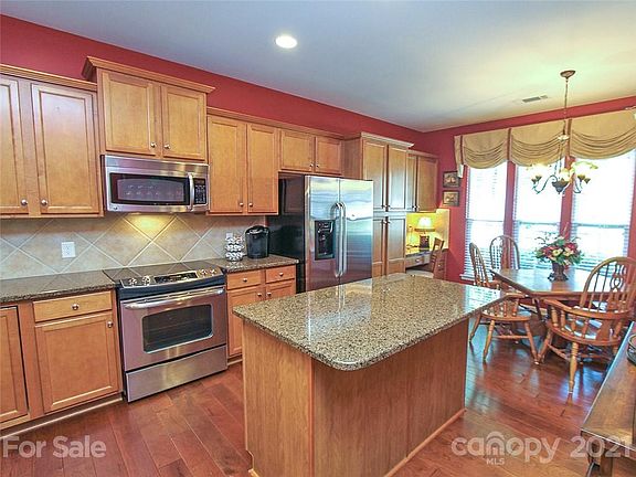 3rd image of 2095 Hartwell Ln