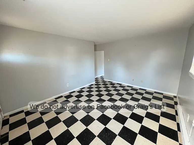 650 Walker St — Photo 2