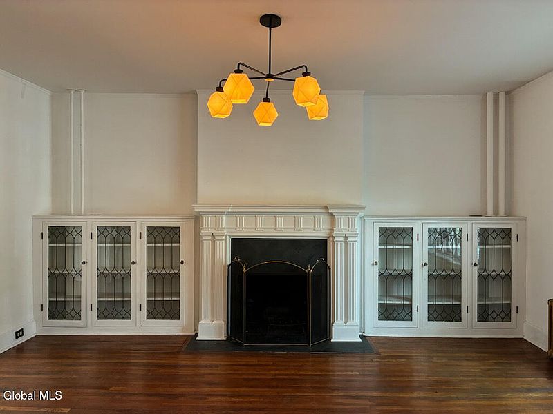 4th image of 140 Chestnut Street