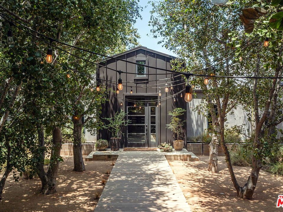 1st image of 226 S Rimpau Blvd