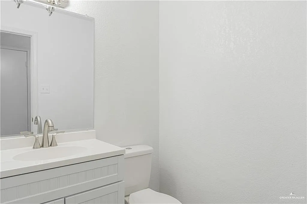 2 bed, 1.5 bath, 1088 sqft, $1,045 — Photo 4