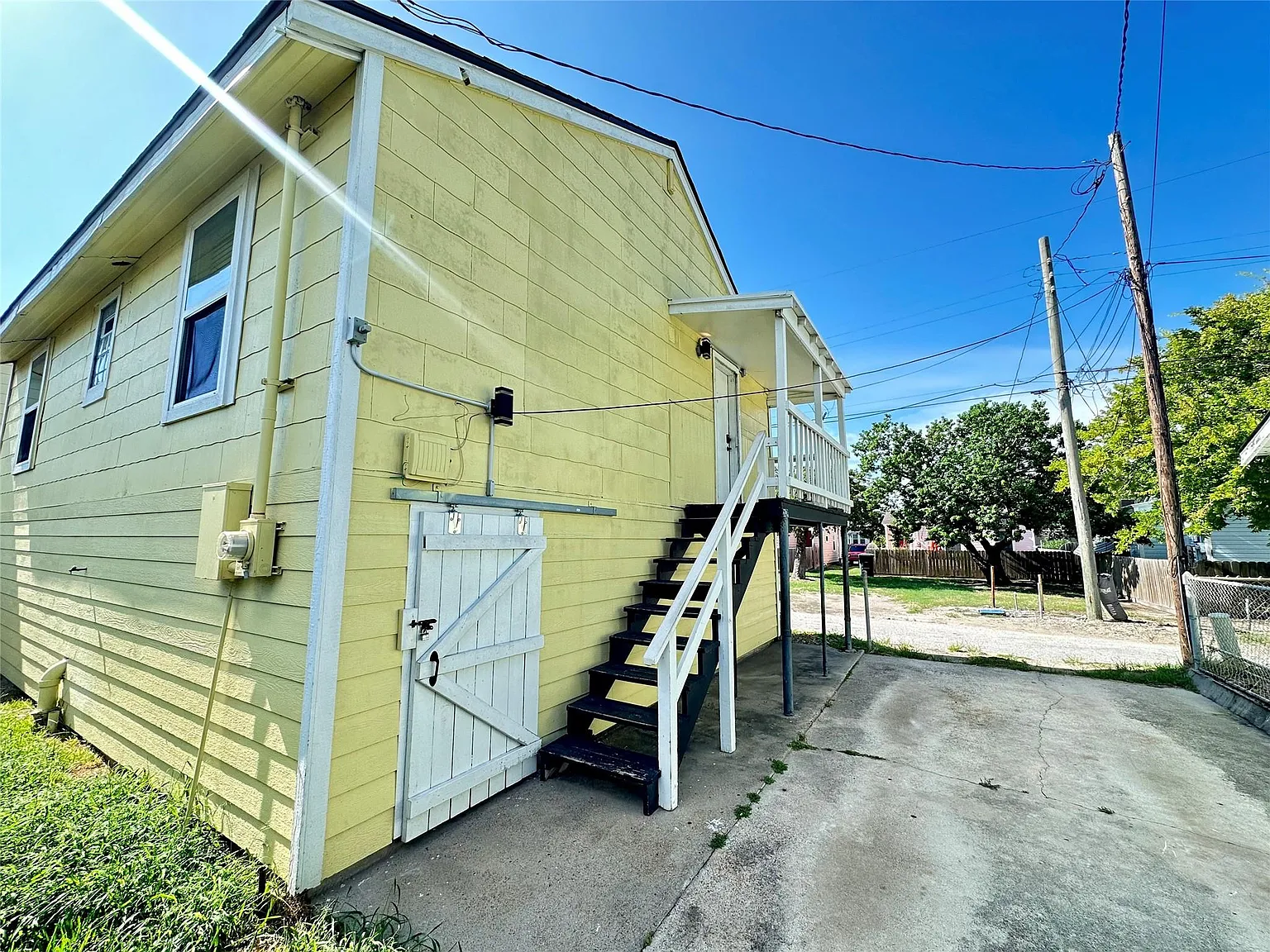 2 bed, 1.0 bath, 786 sqft, $1,100 — Photo 3