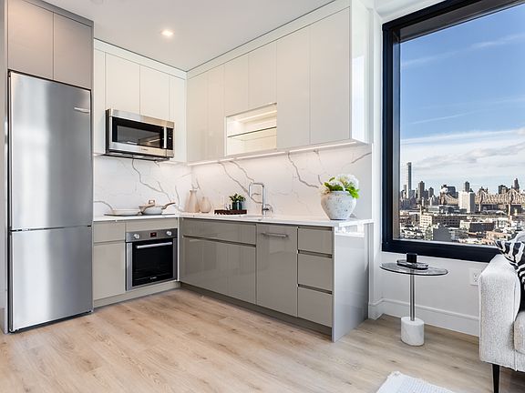 3rd image of 4519 Davis St #5C
