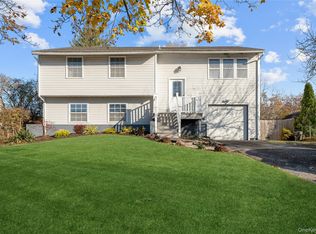 60 Mercury Ave, East Patchogue, NY 11772