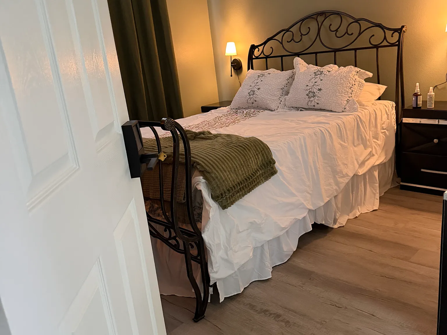 5 bed, 2136 sqft, $1,000 — Photo 2