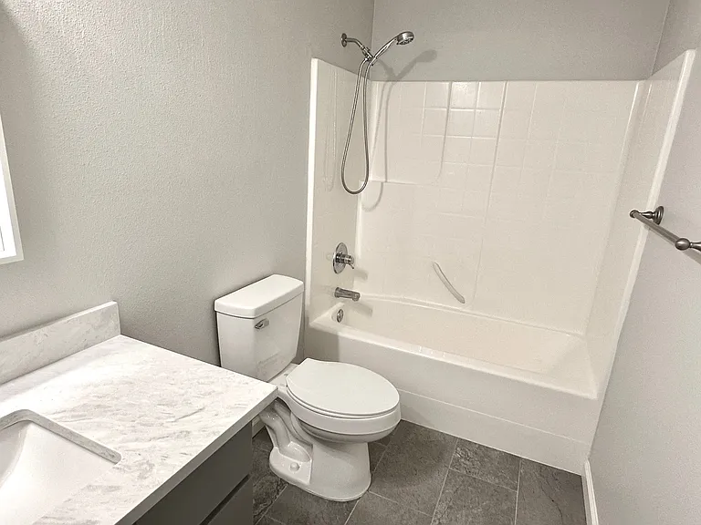 220 NE 57th Ave — Photo 13