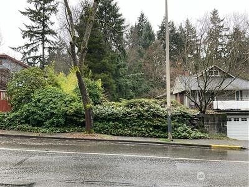 2nd image of 11744 35th Avenue NE