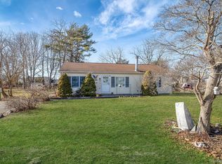 72 Locust Avenue, Oakdale, NY 11769