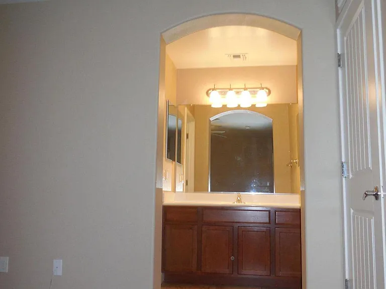 1147 E Cedar St — Photo 24