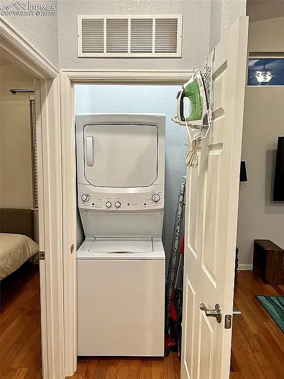 2 bed, 888 sqft, $1,900 — Photo 3