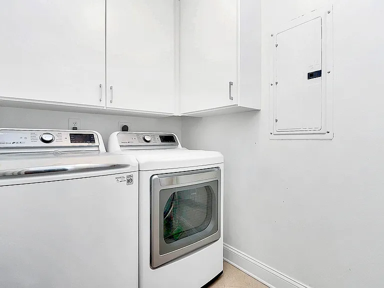 300 W 5th St #431 — Photo 8