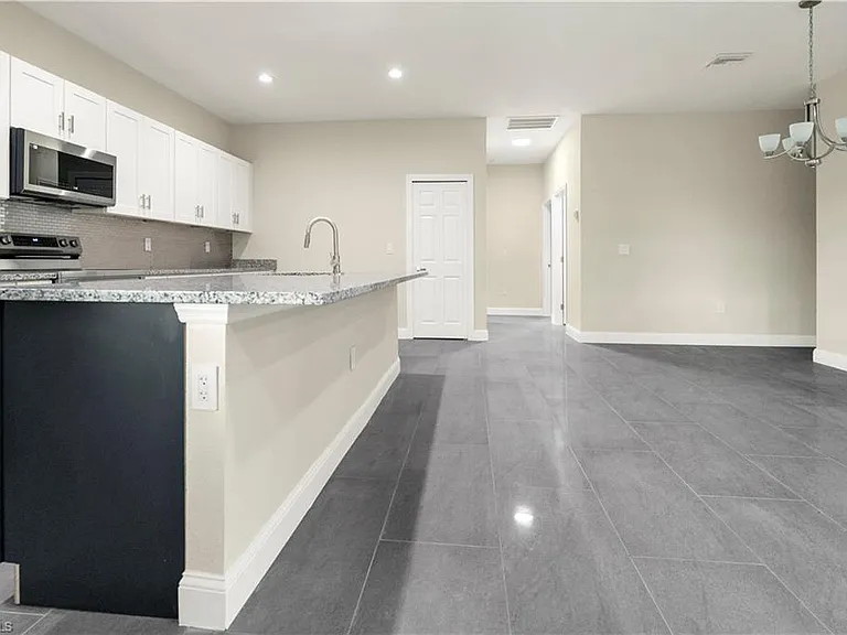 1043 Albert Ave — Photo 12
