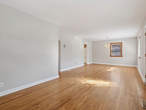3rd image of 2666 Van Deren Dr