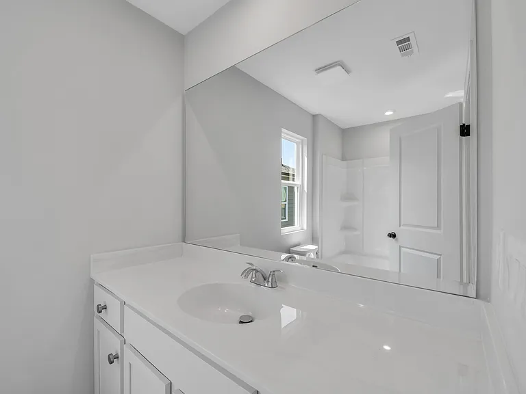801 York Aly — Photo 2