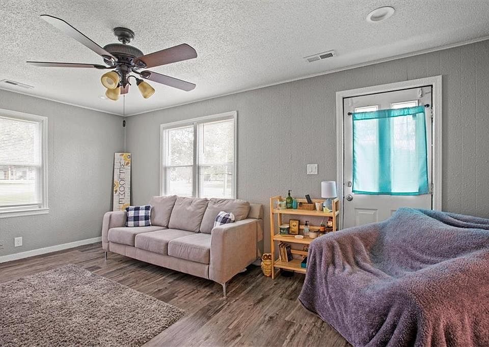 104 4th St, Winchester, KS 66097 Zillow