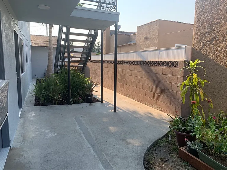 11670 Esther St — Photo 17